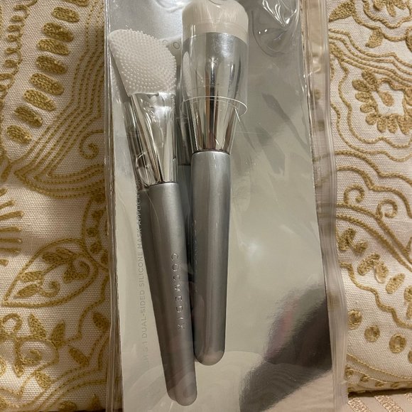 NEW and sealed Cosmedix Skincare Brush Set Cleansing & Mask Brush - Picture 1 of 4